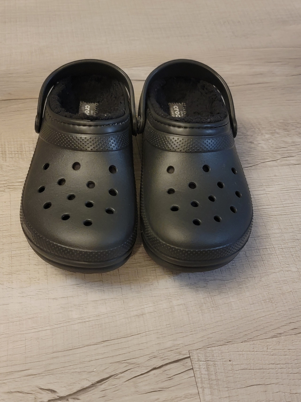 CROCS Kids Black Faux-Fur Lined Clogs with Heel Strap